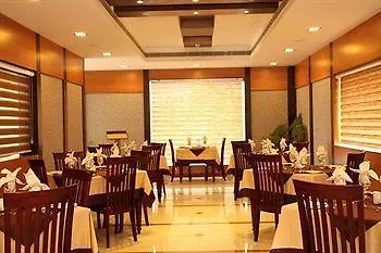 Hotel Rustic Leisures Llp Kochi 4*,