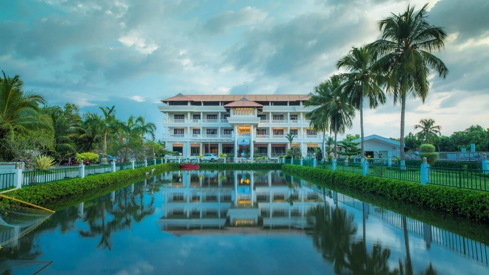 Rustic Leisures Llp Hotel Kochi India