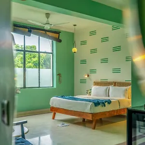 https://letsbunk-poshtel.hotelsdelhi.org