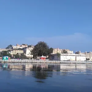 https://lake-face.udaipurhotels.org